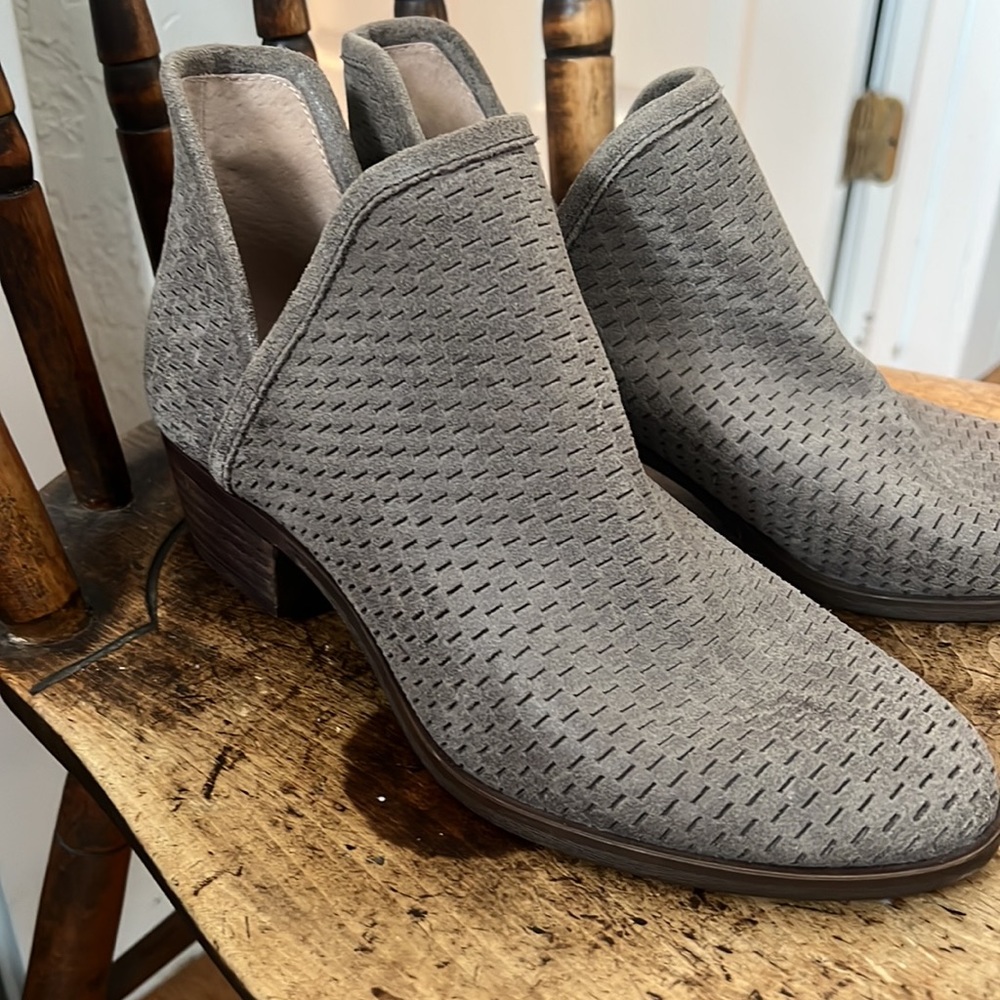 Lucky Brand 8.5 beige ankle boots — like new!